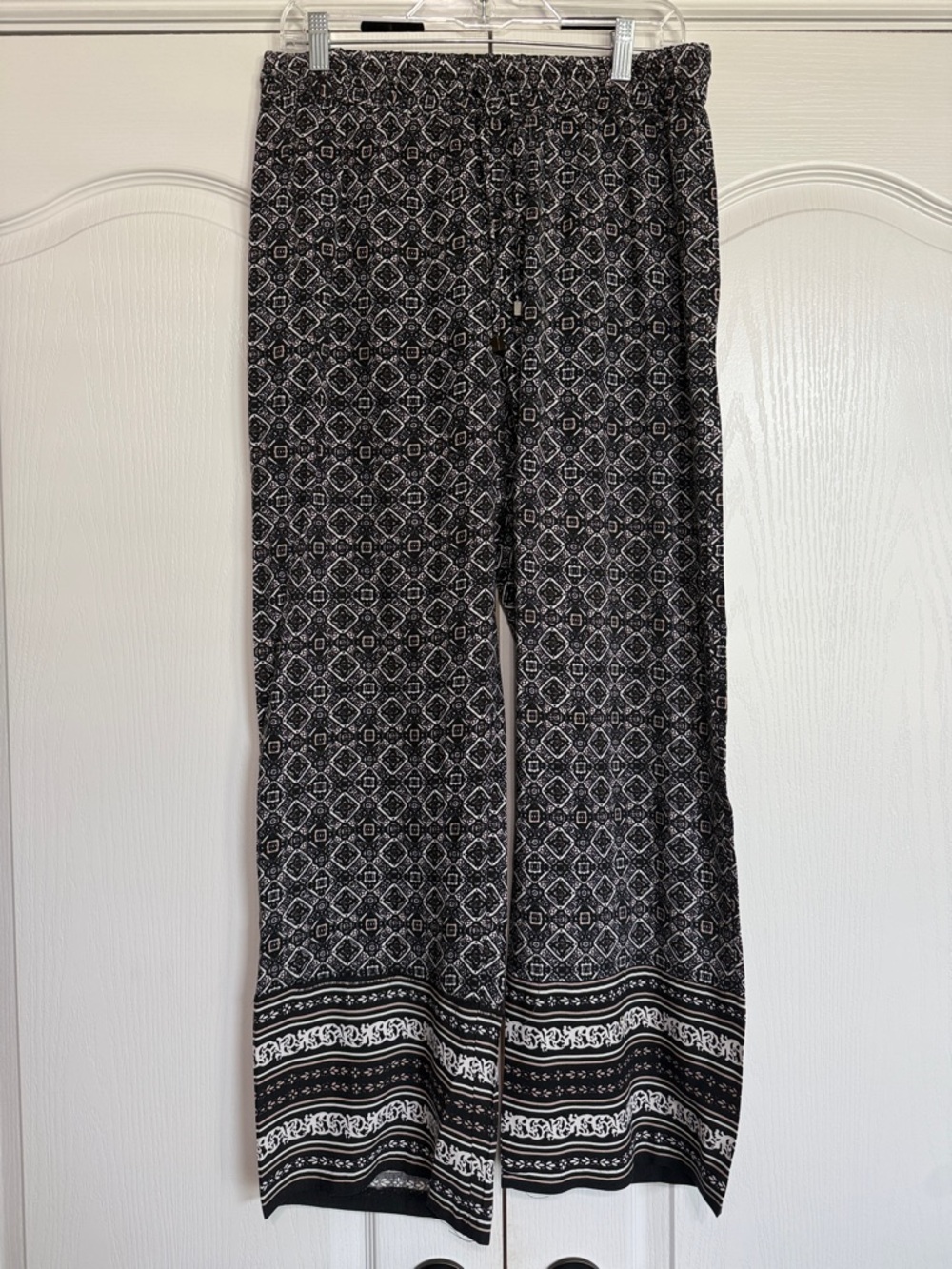 Anne Carson Black and White Geometric Wide-Leg Pants